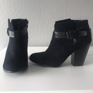 Size 7.5 suede black booties!